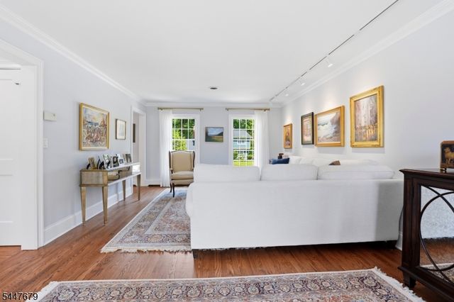 11 Briarwood Ct, Woodcliff Lake Boro, NJ 07677