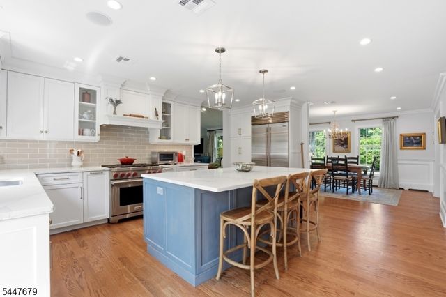11 Briarwood Ct, Woodcliff Lake Boro, NJ 07677