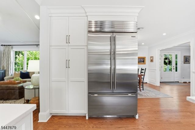 11 Briarwood Ct, Woodcliff Lake Boro, NJ 07677