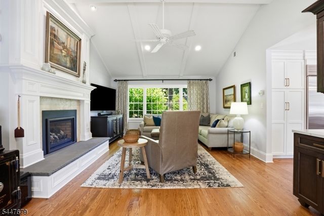 11 Briarwood Ct, Woodcliff Lake Boro, NJ 07677