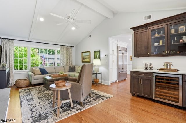11 Briarwood Ct, Woodcliff Lake Boro, NJ 07677