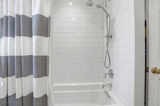 11 Briarwood Ct, Woodcliff Lake Boro, NJ 07677