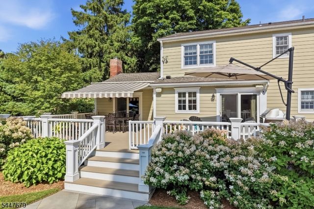 11 Briarwood Ct, Woodcliff Lake Boro, NJ 07677