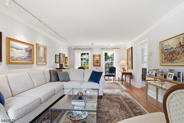 11 Briarwood Ct, Woodcliff Lake Boro, NJ 07677