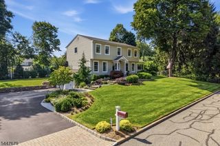 11 Briarwood Ct, Woodcliff Lake Boro, NJ 07677