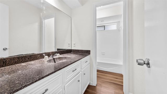 175 Old Bridge Lake, Houston, TX 77069