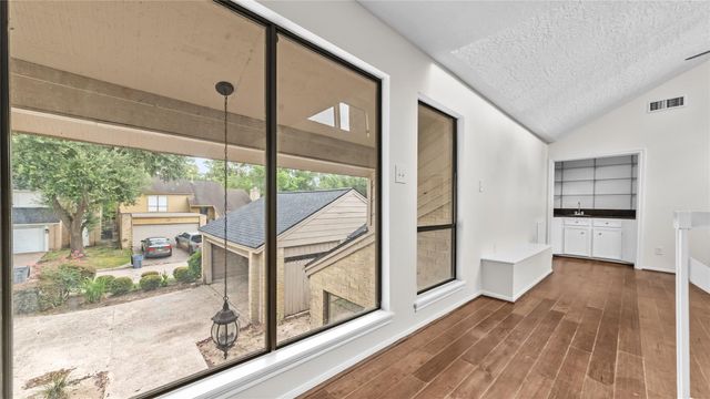 175 Old Bridge Lake, Houston, TX 77069