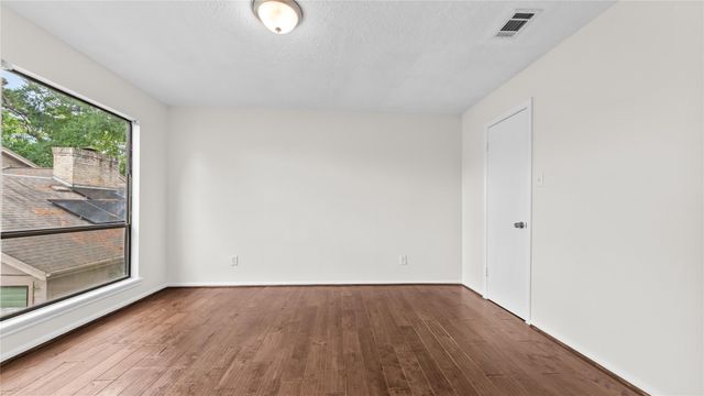 175 Old Bridge Lake, Houston, TX 77069