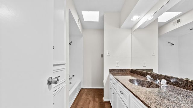 175 Old Bridge Lake, Houston, TX 77069