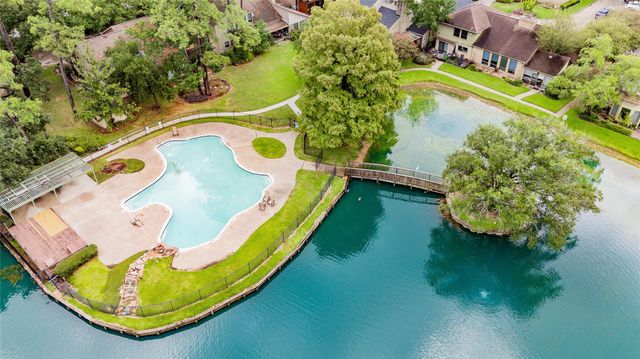 175 Old Bridge Lake, Houston, TX 77069