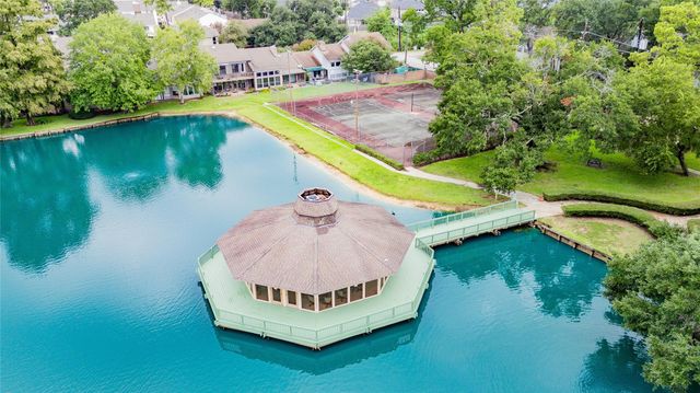 175 Old Bridge Lake, Houston, TX 77069