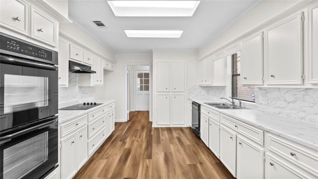 175 Old Bridge Lake, Houston, TX 77069
