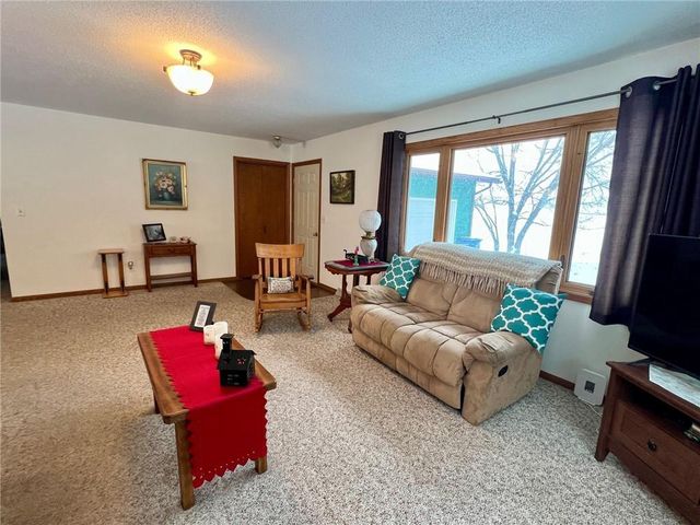 1439 E Maple Avenue, Barron, WI 54812