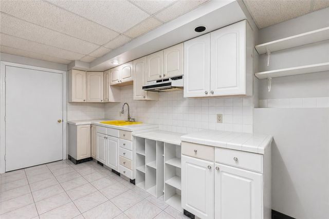 81 Allen Avenue, Warwick, RI 02889