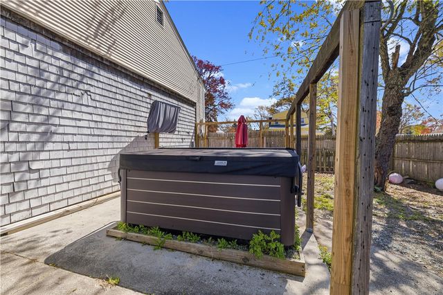81 Allen Avenue, Warwick, RI 02889