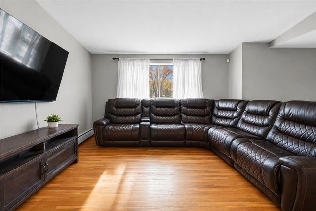 81 Allen Avenue, Warwick, RI 02889