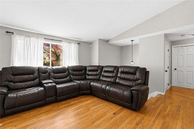81 Allen Avenue, Warwick, RI 02889
