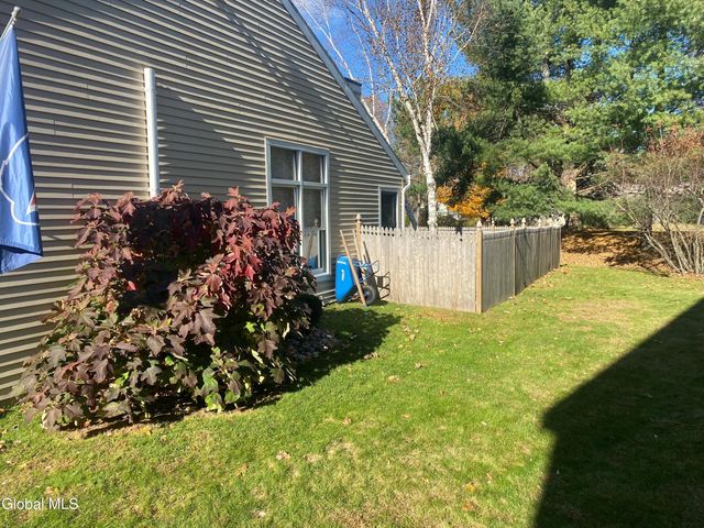 92 Stoney Creek Drive, Clifton Park, NY 12065