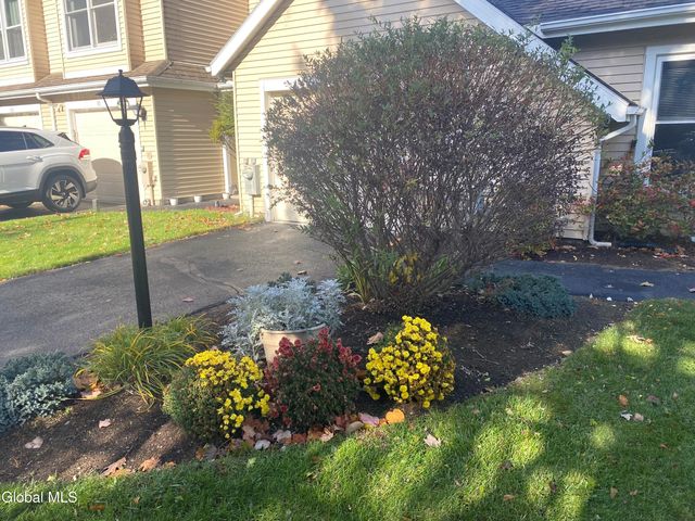 92 Stoney Creek Drive, Clifton Park, NY 12065