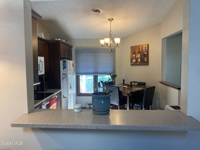 92 Stoney Creek Drive, Clifton Park, NY 12065