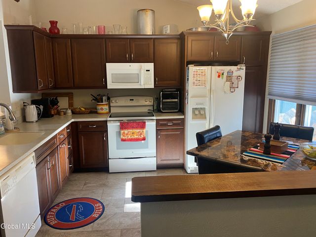 92 Stoney Creek Drive, Clifton Park, NY 12065