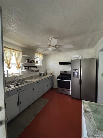 416 16th, Hondo, TX 78861