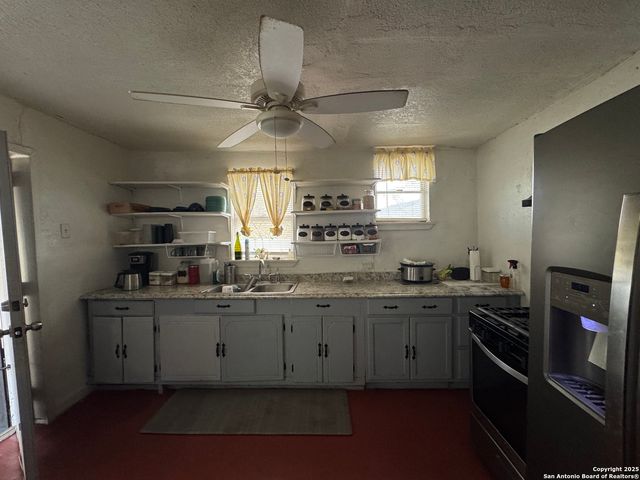 416 16th, Hondo, TX 78861