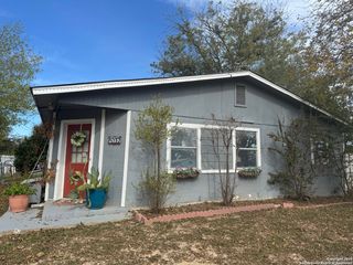 416 16th, Hondo, TX 78861