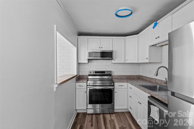 1739 S Hawthorne Road, Winston Salem, NC 27103