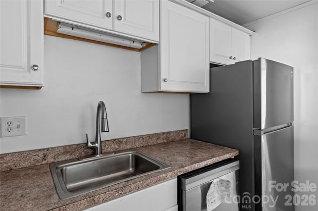 1739 S Hawthorne Road, Winston Salem, NC 27103