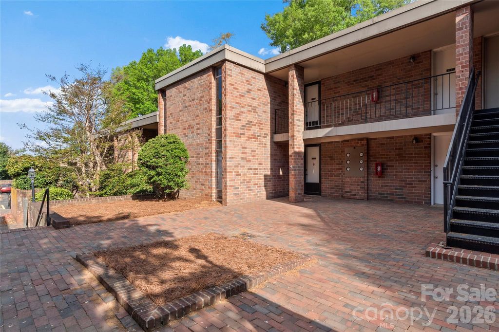 1739 S Hawthorne Road, Winston Salem, NC 27103
