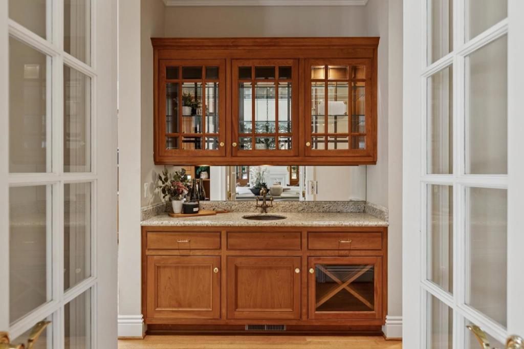 Image 10 of property listing at 14810 Farwell Avenue, Saratoga, CA 95070