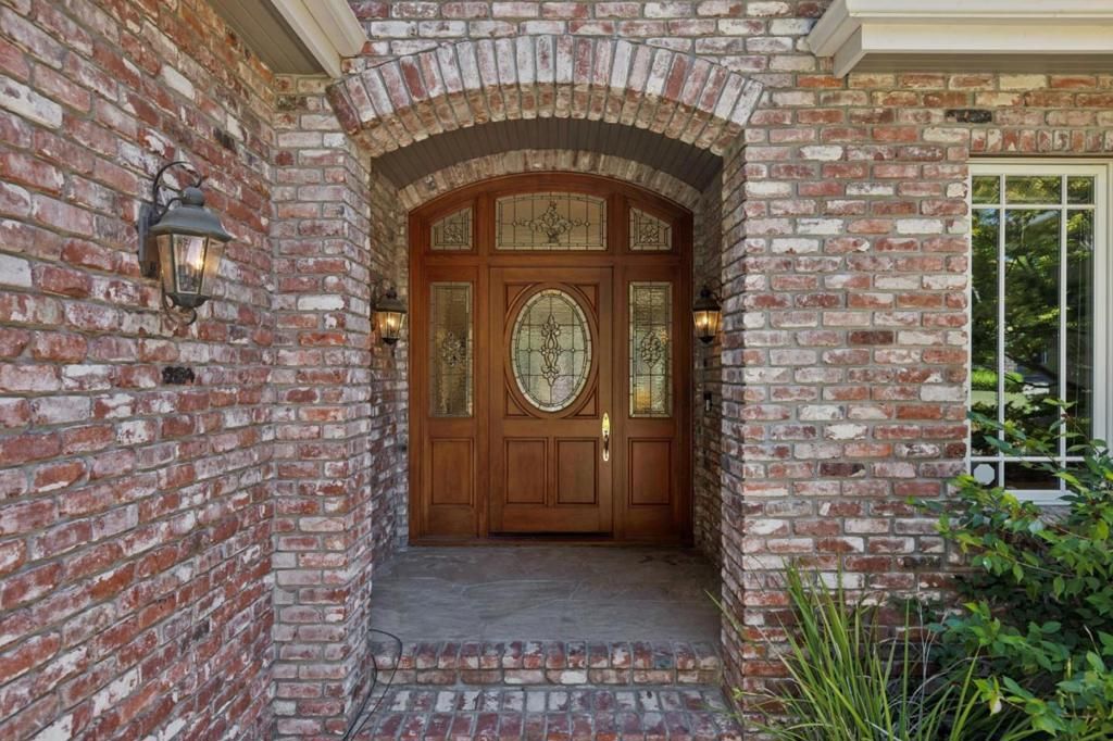 Image 2 of property listing at 14810 Farwell Avenue, Saratoga, CA 95070