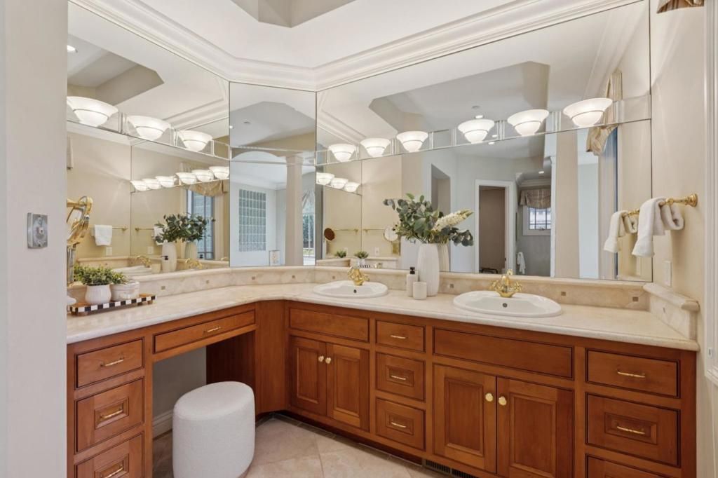 Image 21 of property listing at 14810 Farwell Avenue, Saratoga, CA 95070