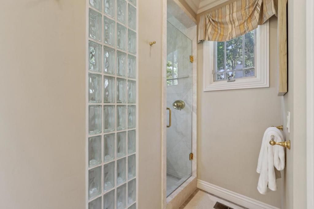Image 22 of property listing at 14810 Farwell Avenue, Saratoga, CA 95070