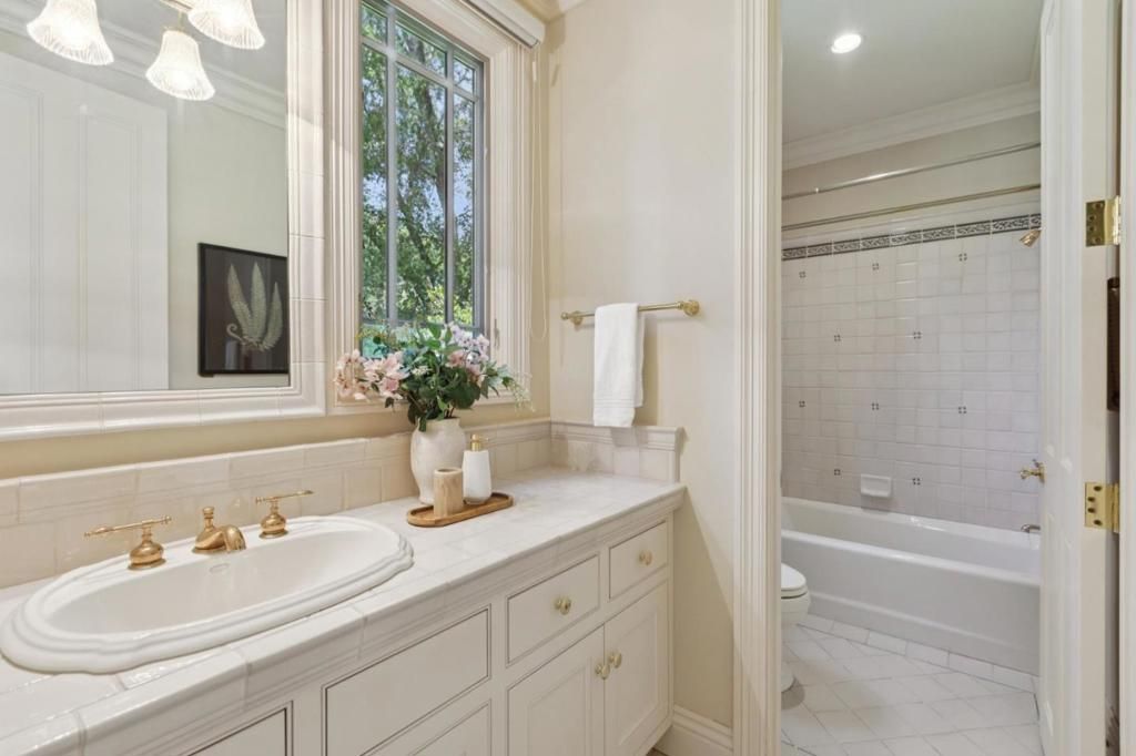 Image 24 of property listing at 14810 Farwell Avenue, Saratoga, CA 95070