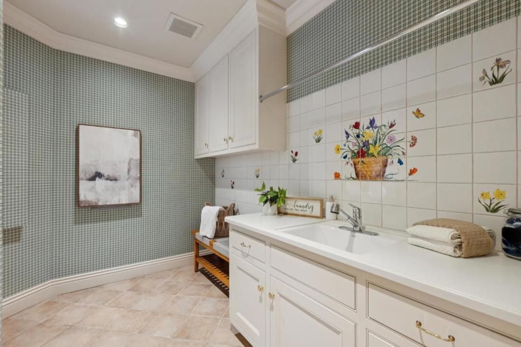 Image 28 of property listing at 14810 Farwell Avenue, Saratoga, CA 95070