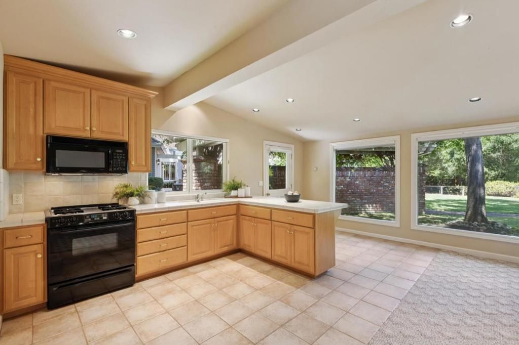 Image 32 of property listing at 14810 Farwell Avenue, Saratoga, CA 95070