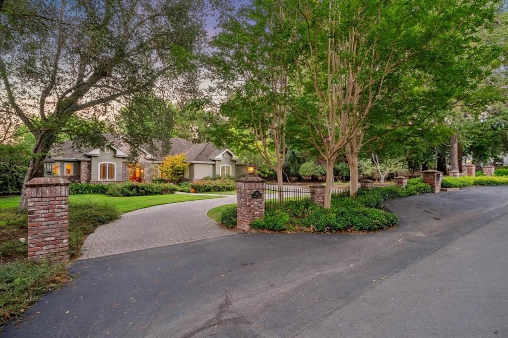 Image 37 of property listing at 14810 Farwell Avenue, Saratoga, CA 95070