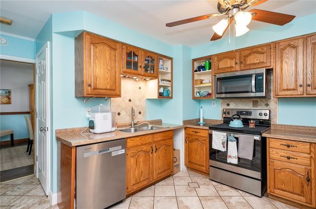 14 Hilltop Dr, Leroy, NY 14482