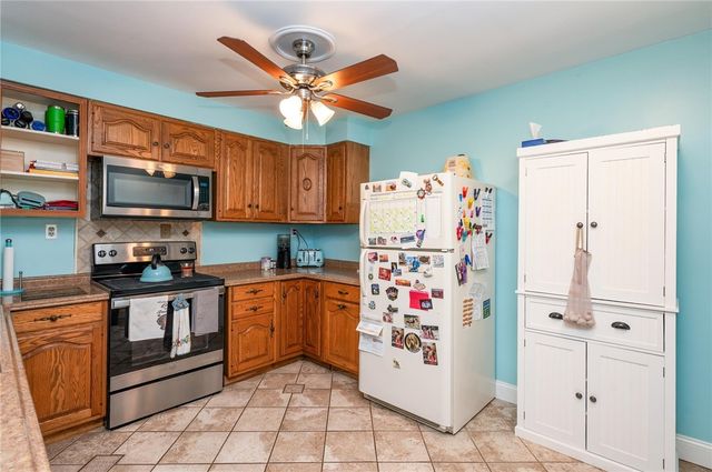 14 Hilltop Dr, Leroy, NY 14482