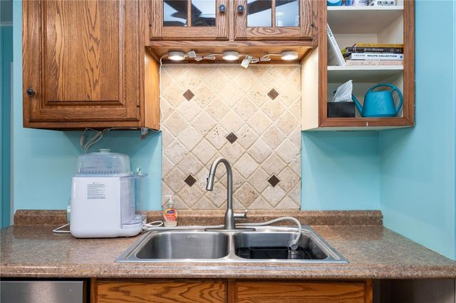 14 Hilltop Dr, Leroy, NY 14482