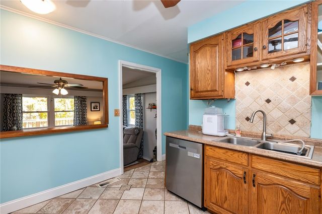 14 Hilltop Dr, Leroy, NY 14482