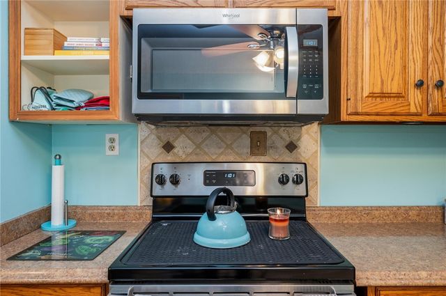 14 Hilltop Dr, Leroy, NY 14482