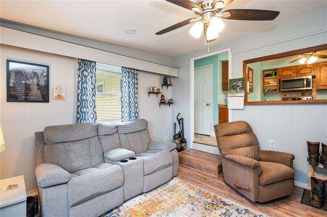 14 Hilltop Dr, Leroy, NY 14482