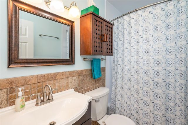 14 Hilltop Dr, Leroy, NY 14482