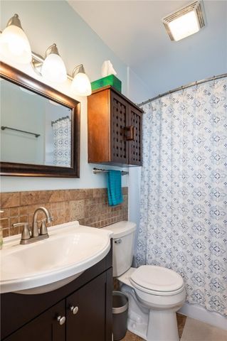 14 Hilltop Dr, Leroy, NY 14482