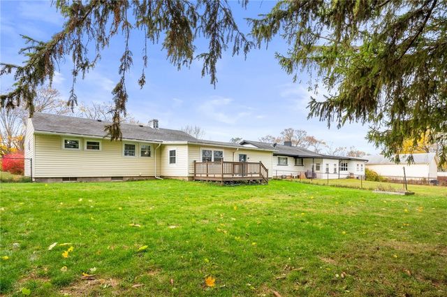 14 Hilltop Dr, Leroy, NY 14482