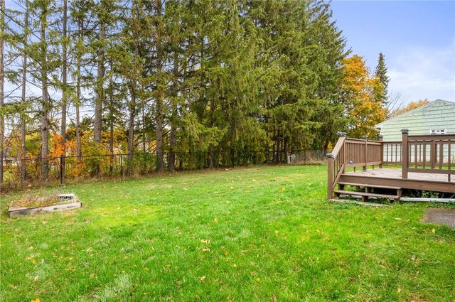 14 Hilltop Dr, Leroy, NY 14482