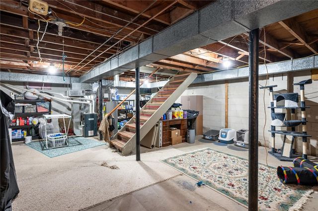 14 Hilltop Dr, Leroy, NY 14482